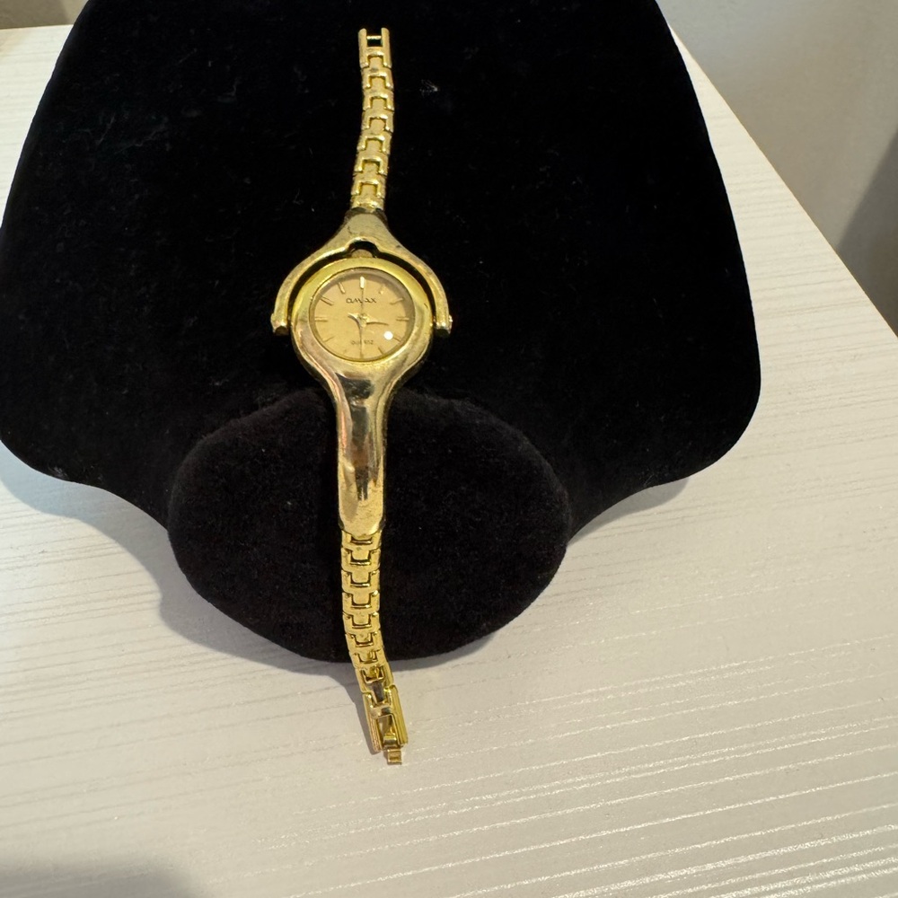 Elegant Gold Women's Watch